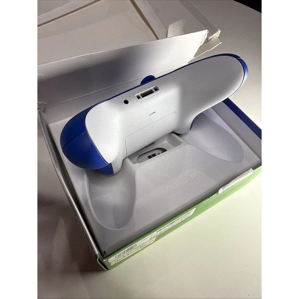 New Microsoft Original Xbox Controller S Shock Blue -Box Is Damaged